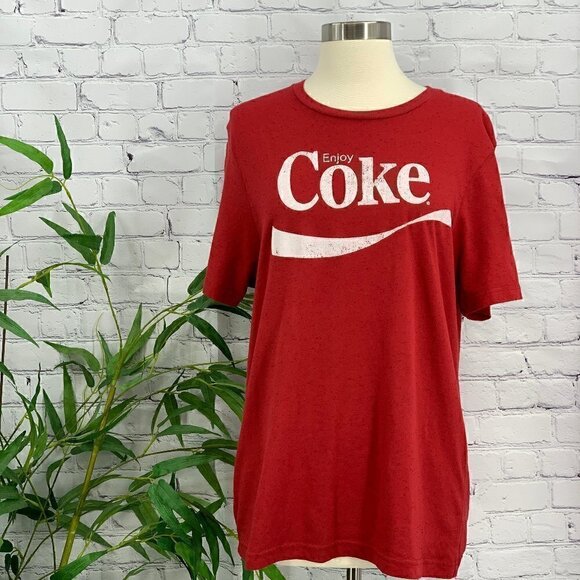 🎉Red Coca-Cola Graphic Tee - Picture 1 of 4